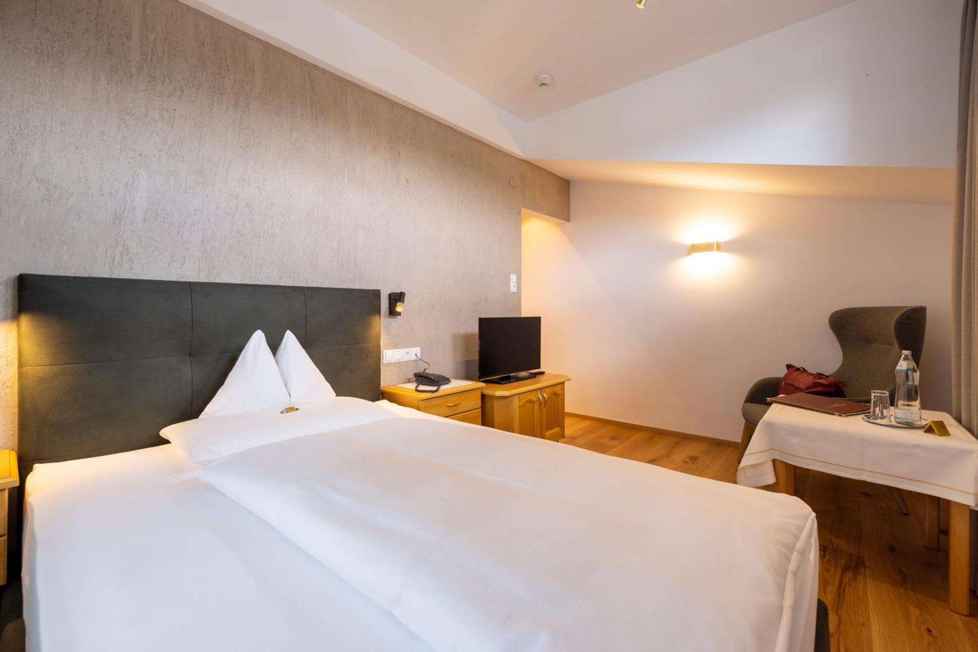 Hotel Parkhotel Seefeld 4*